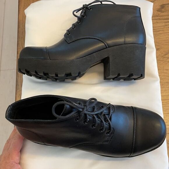 CHELSEA CREW BLACK PLATFORM BOOTIES.  NEW - Picture 2 of 9